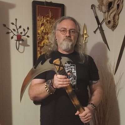 Purveyor of Fine Blades. Crafting modern heirlooms with traditional skill. Specializing in hand-forged axes, knives & swords.
View the art below 👇