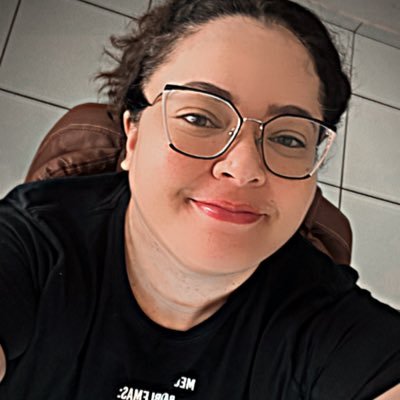 Uma vida inteira com um pé nos sonhos e o outro nos livros! Publicitaria | Escritora | Sonhadora | Andante
