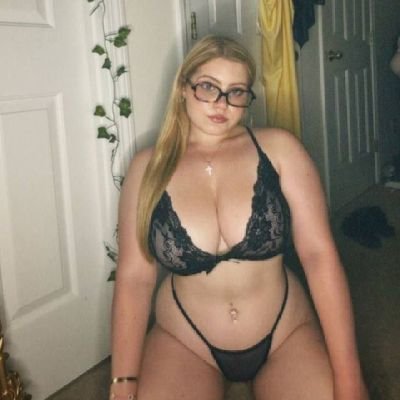RealSadieStone's profile picture. 