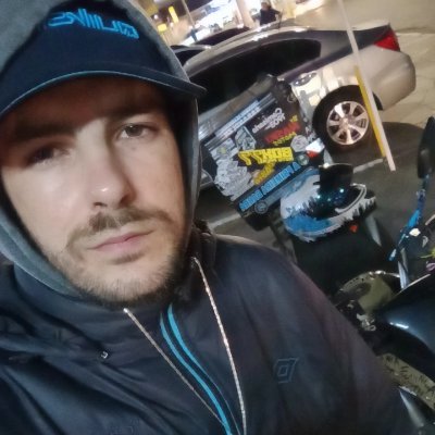POA - ZN
GFBPA 🇧🇼🇪🇪
Pai de 2 Gatos 😺😺
10/09/1993 💥
Motoboy da Galhow's Teles 🛵 💨
Streamer afiliado na twitch 🎮🎥
Futuro Jornalista Esportivo 🎙️🎓