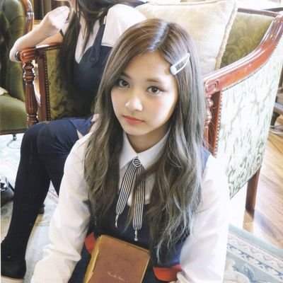 llatetwirl's profile picture. 