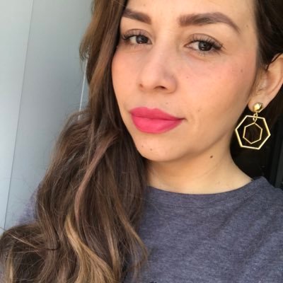 Soy la capricorniana de carácter humilde y sencillo , pero asumo mi carácter fuerte me dicen la de las curvas peligrosas ! Tengo humor ácido❄️Báilenos ?