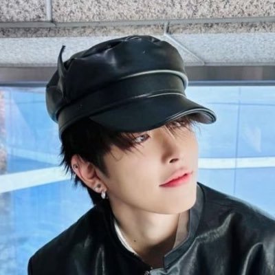eu, choi3an & no1likeme8_8 tomando uma cervejinha🍻 collector joongsan🐿️🐈⬛.