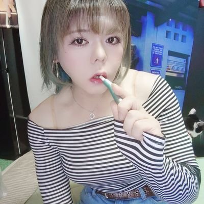 趣味全開で女装してる れいです(〃ω〃)
ちいかわだいすき(特にハチワレ)💙💫
女装・メイク・オタ活好きな人フォローよろしくね〜!
コミュ症だから自分からは行けないけどリプで絡んでくれる人は仲良くなりやすいしフォロバもするよ〜✌
基本タメ口だからタメ口で絡んでくれるとありがないなぁ😊
DMも待ってるね〜✨