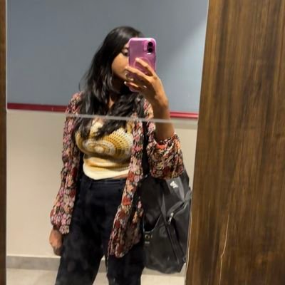 iscreamntell's profile picture. 🐶 🎵🧳🏸🏔️ 🤿