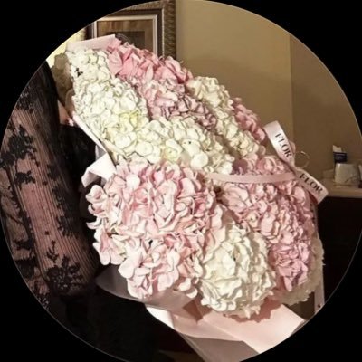 earshidii's profile picture. "وجهٍ سموح وضحكةٍ تسلب عقول"