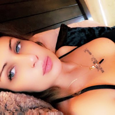 thickth1ghs's profile picture. Managing Cosmetologist Specializing in Nails and Esthetics for 22 years! 🖤