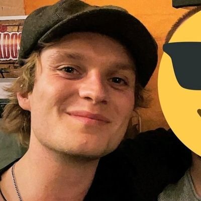 twinkaegon's profile picture. ` quand vous êtes perdu, écoutez de la musique, lisez un livre, regardez un film, et vous vous retrouverez.
       | team neutro.