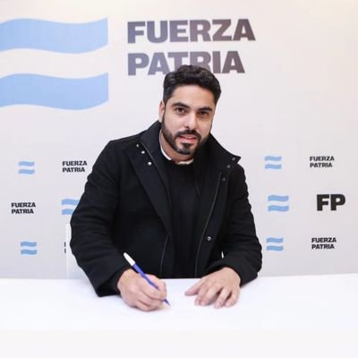 Abogado, docente UBA, peronista. Hincha de River. Presidente del Partido de la Cultura, la Educación y el Trabajo (CET)