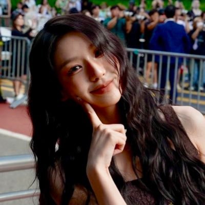 너를 감동시킬 나야 move like that 너만 아는 secret까지 bounce like that | Acc troll followers kurang dari 50 dni