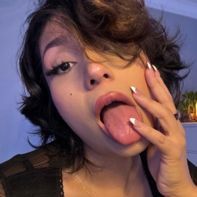 ʟᴀᴛɪɴᴀ ᴀɴɢᴇʟ ᴡɪᴛʜ ᴀ ᴅᴇᴠɪʟ’ꜱ ꜱᴛʀᴇᴀᴋ. ᴄᴏɴᴛʀᴏʟʟᴇʀ ɪɴ ᴏɴᴇ ʜᴀɴᴅ, ʏᴏᴜʀ ᴀᴛᴛᴇɴᴛɪᴏɴ ɪɴ ᴛʜᴇ ᴏᴛʜᴇʀ. ᴀʟᴡᴀʏꜱ ʜᴏʀɴʏ, ᴀʟᴡᴀʏꜱ ᴛᴇᴀꜱɪɴɢ, ᴀʟᴡᴀʏꜱ ʀᴇᴀᴅʏ ᴛᴏ ᴍᴀᴋᴇ ʏᴏᴜ ᴍʏ ᴘʟᴀʏᴇʀ ②