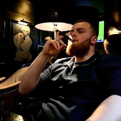 365,000+ followers on TikTok 5-0-0 🥊 21 Year old was 360lbs at 16 (25 stone) GRAPHICS DESIGNER 8 years experience