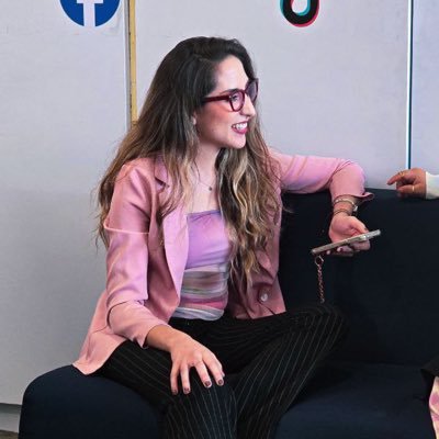 NilyVane's profile picture. Periodista feminista 🟣🗞️