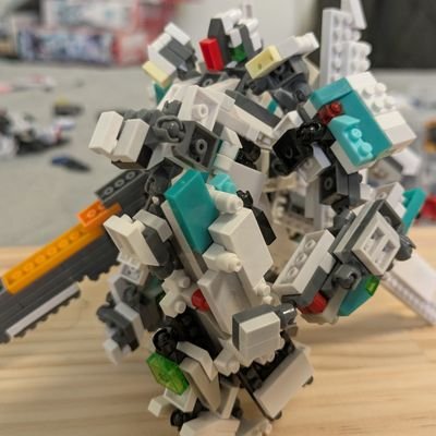 プチブロックとメカが好きな学生です。プチブロやってる人は基本的にフォローやフォロバします。
細々とガンダムとかの本を集めてます。猫派。