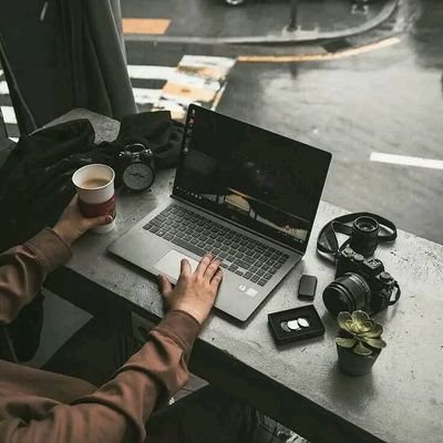مغروره سر دې د هېچا پښو ته را ښکته مه شه
لا سر بلند اوسې چناره ته همداسې ښه یې
