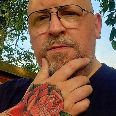 Topblood73's profile picture. Worked in ticket office at United. Seen some things..!!  #bringbackearlydoors
Droylsden FC is the religion. Viva Georgie West.