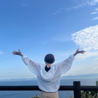 natsu_web_1981's profile picture. 瀬戸内海在住｜高校生＆中学生の母｜40代からWeb制作をスタート｜HTML•CSS→JavaScriptへ進行中｜目標は『フリーで案件を獲得して働けるようになること✨』｜挑戦の記録を発信していきます📚｜＃デイトラ #web制作 #webコーダー