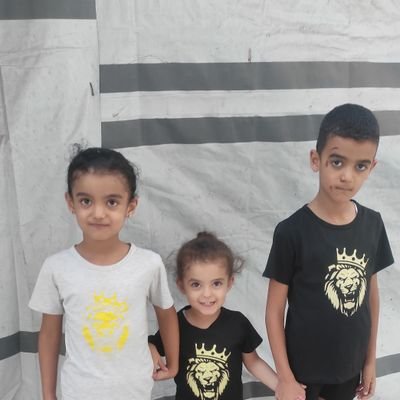 انا من غزة اعيش ادني مقونات الحياة لا يوجد طعام ولا شرب