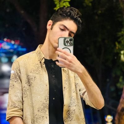 وی در خانواده ای غیر مذهبی چشم به جهان گشود.../:
باهام حرف بزن (:
https://t.co/MkhqhkzlSF