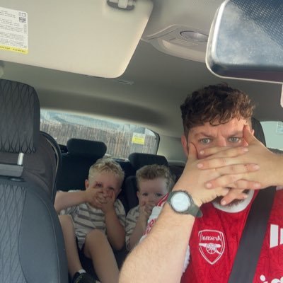 paulzeus98's profile picture. Derrylaughan, Daddy of Killian, Rían and Bríadh! Number 1 Arsenal man and lak basketball too #COYG
