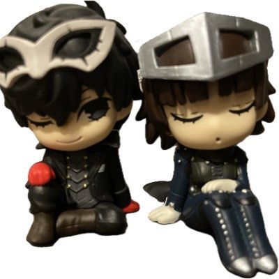 絡みつく過去の欠片 繋いでみても どれだけすくっても 指の間から 零れる砂のよう それでも目に見えてる ものだけが 全てじゃない It's in my heart
