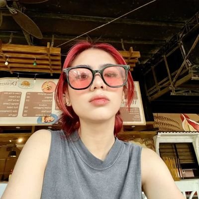 jcenwrte's profile picture. — bini | au writer