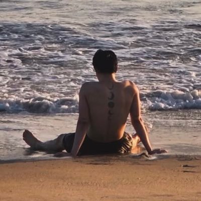 27 y.o 私は私の良い人生を生きています。 🦋私はささいなことを楽しんでいます。🥰🥰 私はパク-ジミンが大好きで、ot7💜