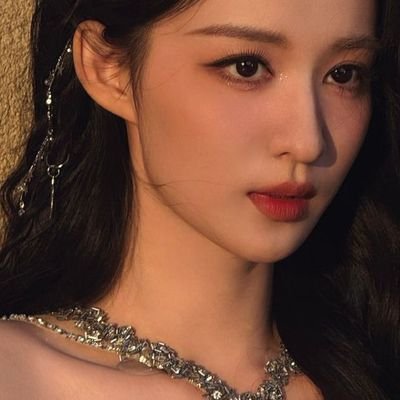 Churajn's profile picture. SCRYPHLET, (ᵃ).. rose cut from reality.