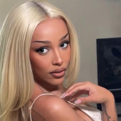 CreammyLea's profile picture. T5 & 📲