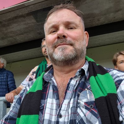 Driver bloggen https://t.co/SDkuVdjlKU om #VarbergsBoIS och annan fotboll. Låtskrivare, musik på: https://t.co/fsbtQ5hiid