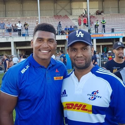 The WP/Stormers Super Fan who presented Manie Libbok with his 2022/23 Vodacom URC Fans' Player of the Season award.