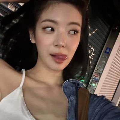 lia my singer, my princess, my happiness collector, my flower, i love you ♡
📸 https://t.co/zotpySYj4e 💙