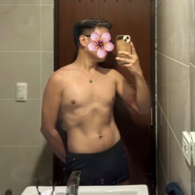 kisseshugskape's profile picture. a fluffy geek ☁️ 🔰