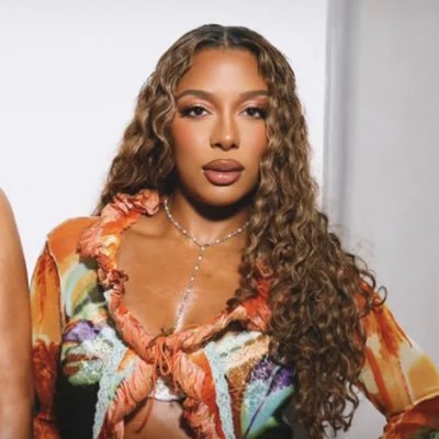 Fan account for 3x Grammy Winner & author @VictoriaMonet | Founder of the Tribe Channel on @STATIONHEAD | DM for Collabs | “Everywhere You Are” OUT NOW 🌕💫📖