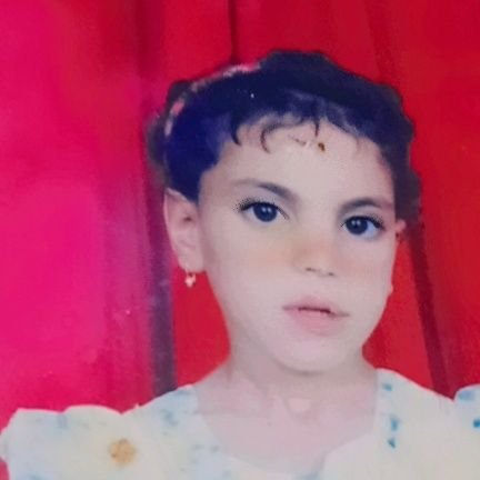 وما من كاتب إلا سيفنىٰ ويبقىٰ الدهر ما كتبت يداه
فلا تكتب بكفِك غير شيءً يُسرك يوم القيامةِ أن تراه 💞