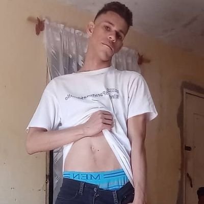 jh945722's profile picture. Soltero, Gay, 28 años, me gusta la música pop... mayormente en inglés, cubano, profesor de Inglés, agradable, espontáneo