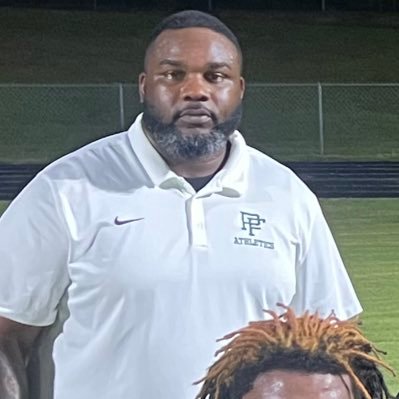 Assistant Offensive Line Coach at Pine Forest High School , Proud Father , US Army Veteran, & Trojan Alumni C/O 2000 !