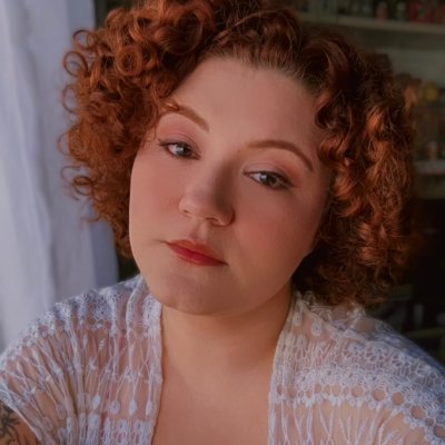 Uma sonhadora tentando sobreviver em meio ao caos. Jornalista. @raprosando | https://t.co/jrcUnLih19 | (ela/dela | she/her)
