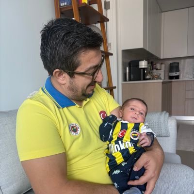 Engineer in NYC. Fenerbahce fan, also Philadelphia Eagles fan.