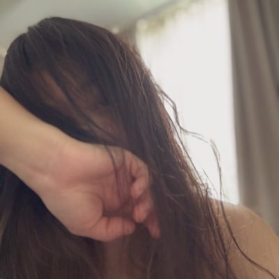 朝啡暮酒 醉生夢死 一笑而過 自從得了精神病感覺精神多了 能醫人不能自醫 不瘋魔不成活 盡管叫我瘋子 不准叫我傻子 作天作地 可愛即正義 宇宙一級保護小廢物 人類觀察員 愛看看 不愛看滾 隨時拉黑 不與傻逼和騙子糾纏🫵🏻 Alcoholic.Fragile.Cute but psycho. 🌋