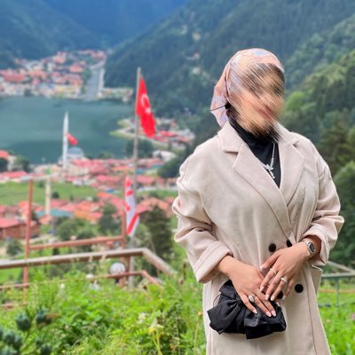 ما هقيت إن القمر مثله قمر الين شفتك يا شبيه أجمل ملاك