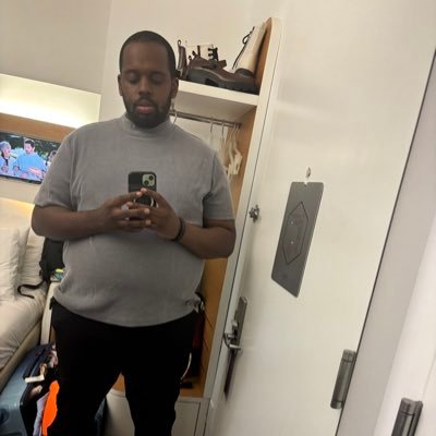 blacksuneater's profile picture. literally all I think about is anime 🍱 food and and my favorite movie of all time Flubber