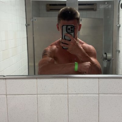 18 / straight / high school jock /🦶9 / https://t.co/etqPy6JzW5 / https://t.co/9558Lv9TUh / https://t.co/xu3nritlbG / ❌ NO MEETS ❌