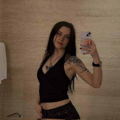 Jenia_Mitchells's profile picture. Crafting brands 🎨 coding ideas 💻 sketching dreams ✍️ | fueled by coffee ☕ long walks 🚶‍♂️ and random Spotify playlists 🎧