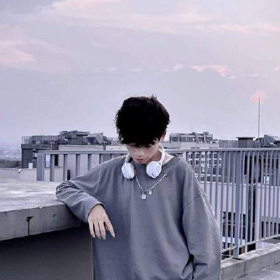 damasin121's profile picture. 