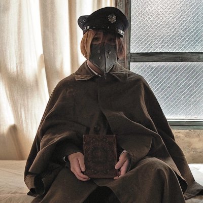 元白塗りでピコピコしたV系カリスマ歌手の人。通称にぃにぃ。文芸サークル電波ゆんゆん詩歌樂團・純文学エリオットで音楽や小説や煽り担当。商業・同人でエロゲシナリオ書きたいので誰か誘ってな。可愛いものと甘いものと少女性と猫が好き。Bandcamp垢作ったお https://t.co/bgKmJHbz4m