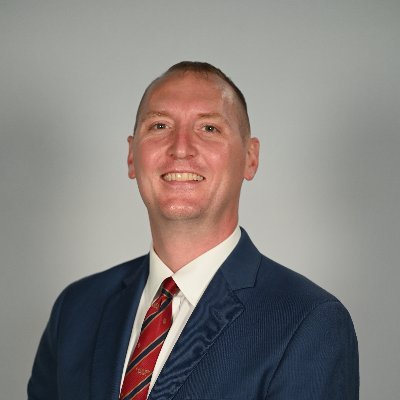 Entrepreneur aiming to support the advancement of the world through leadership and technology.