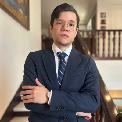 Politólogo | Abogado | Est. de Maestría en Derecho.
