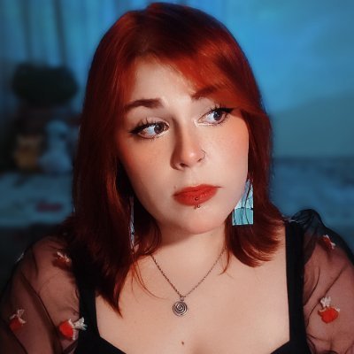 She/her • DemiPan • ENFP-T • TDA
✦ Criadora de Conteúdo, Ilustradora e Designer
✦ 🎙️ @RevelahCasters
✦ 📩 camaleoaacontato@gmail.com
✦ Links abaixo! ✨ ⤵️⤵️