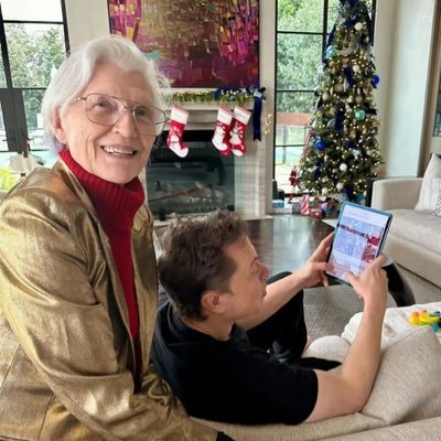 Bestselling International Author of A Woman Makes A Plan! Doctor of Dietetics👩🎓 Supermodel 😉💃#ItsGreatToBe76 Manager: anna@mayemusk.com